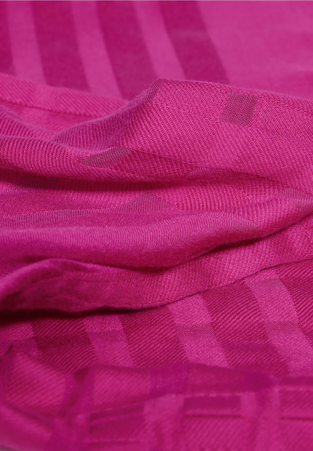 572514 Boucle à carreaux tissé uni Royal Fuchsia Street One