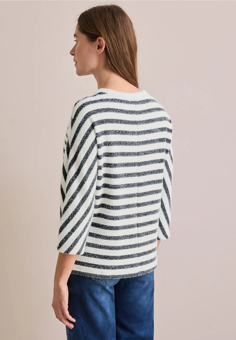 322761 Striped Feather yarn Shape Top CECIL