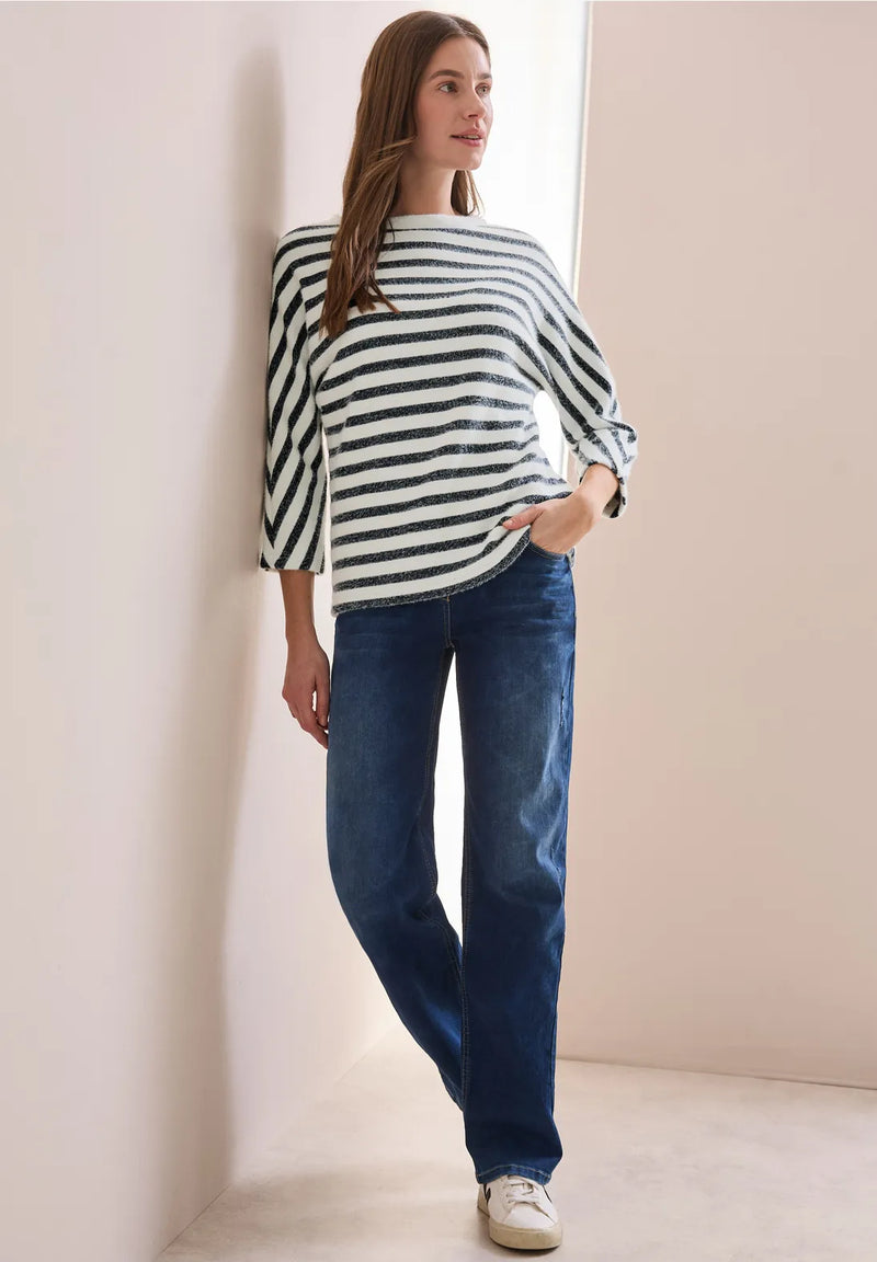 322761 Striped Feather yarn Shape Top CECIL