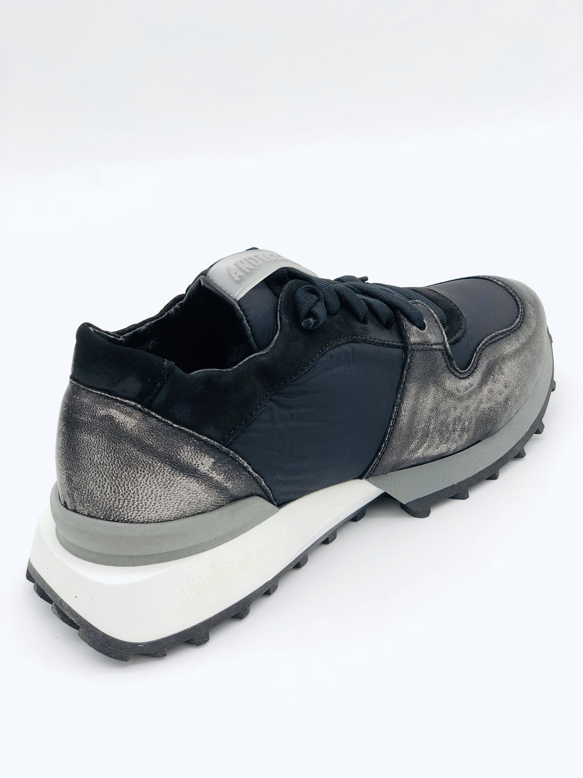 Ruffle Ruffle Trainer Andiafora Silver