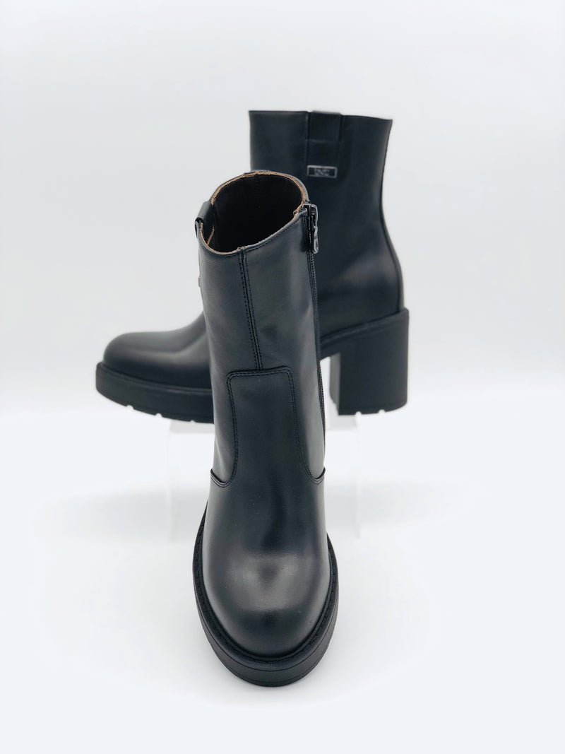 NeroGiardini Black Chunky Heel Boot I11992D