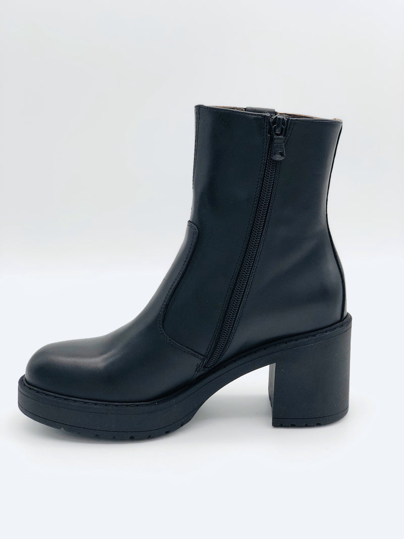 NeroGiardini Black Chunky Heel Boot I11992D