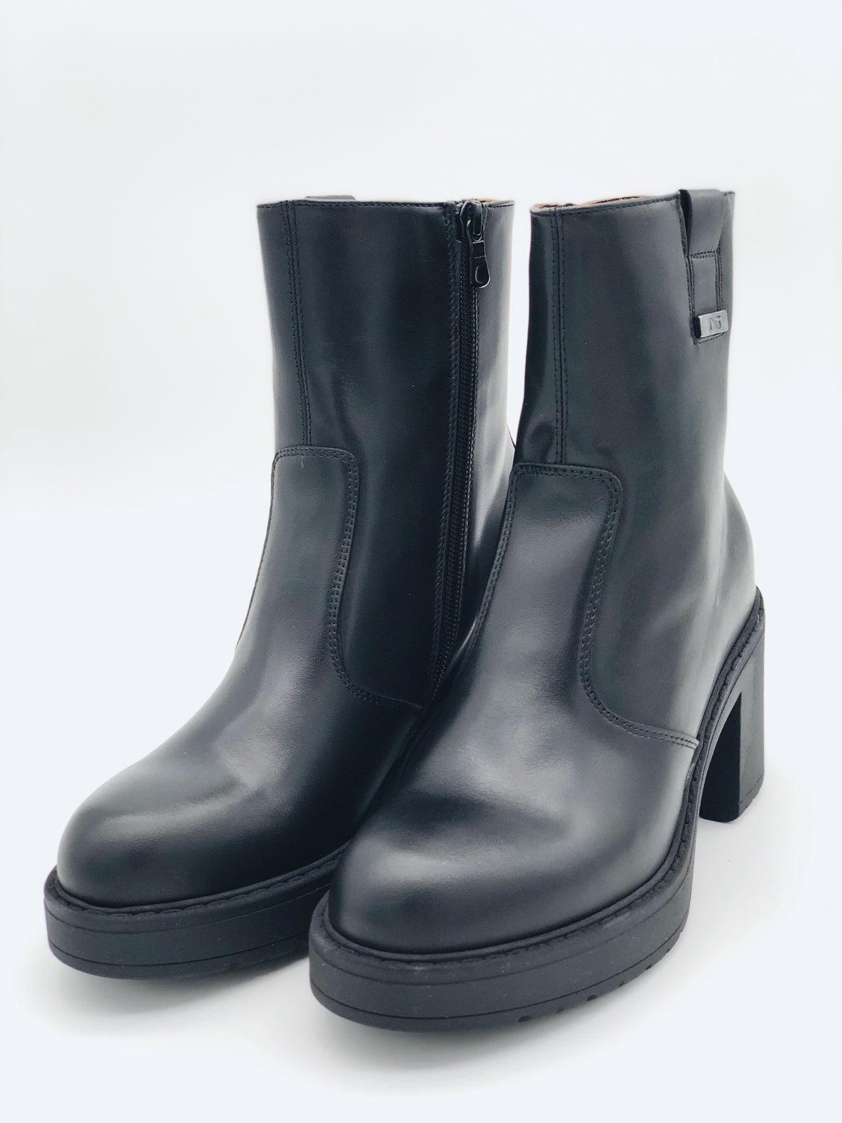 NeroGiardini Black Chunky Heel Boot I11992D