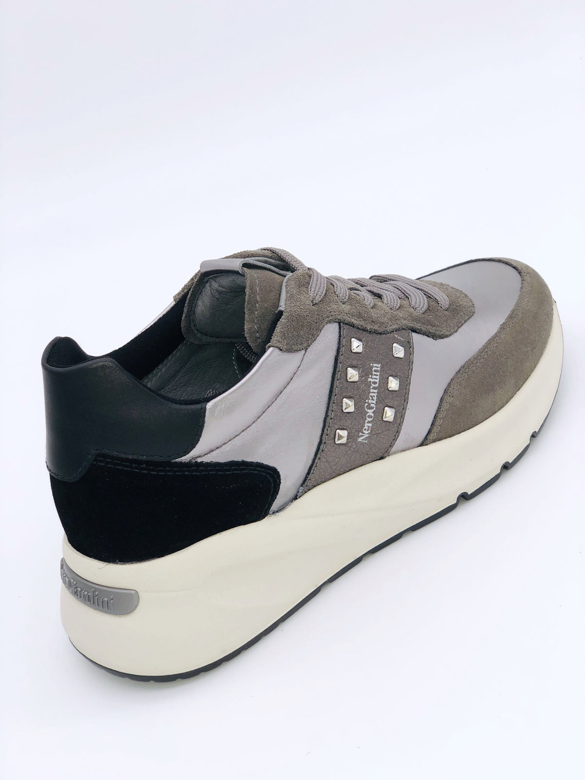 NeroGiardini Cement Silver Trainers I11521D