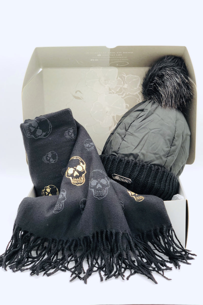 GS24-101 Black Pom Pom Hat & Skull Scarf BEST OF IRISH