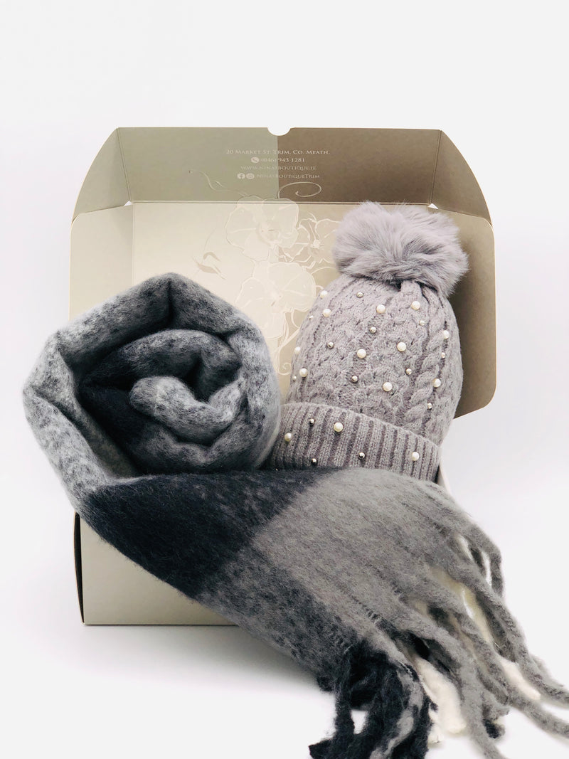 GS24-103 GREY Pearl Pom Pom Hat & Rasta Scarf Gift Set BEST OF IRISH